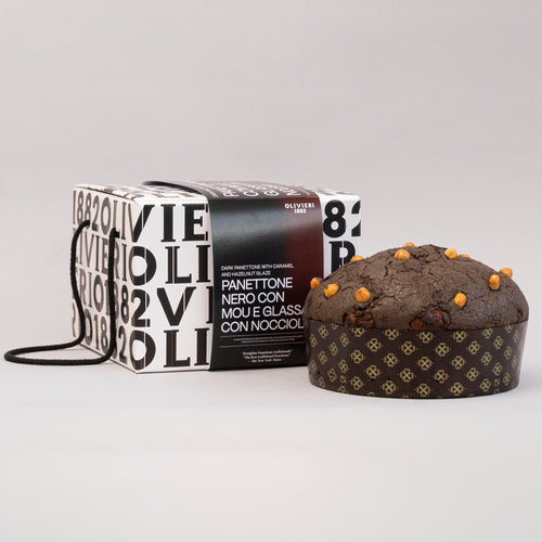 Panettone Nero con Mou e glassa con le nocciole