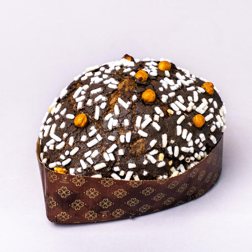 Uovo di Colomba Nero con Mou e glassa con nocciole