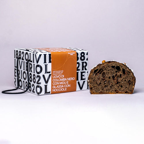 Uovo di Colomba Nero con Mou e glassa con nocciole