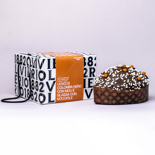 Uovo di Colomba Nero con Mou e glassa con nocciole